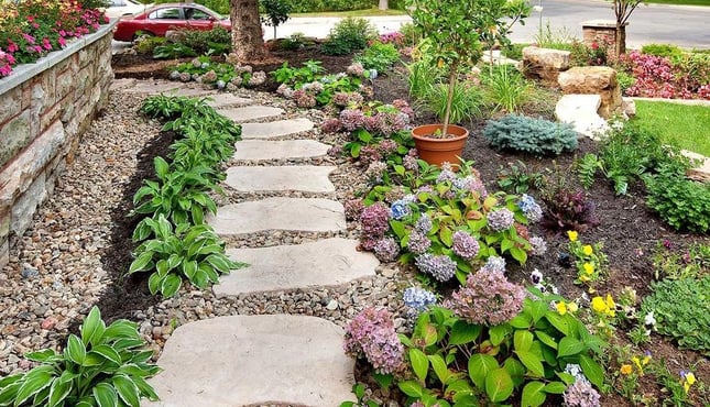 12 maneras de hacer que el jardín de sus clientes parezca más grande-2.jpg
