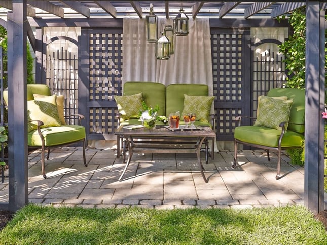 12-Ways-to-Make-Your-Clients-Backyard-Seem-Bigger-4-1024x769.jpg